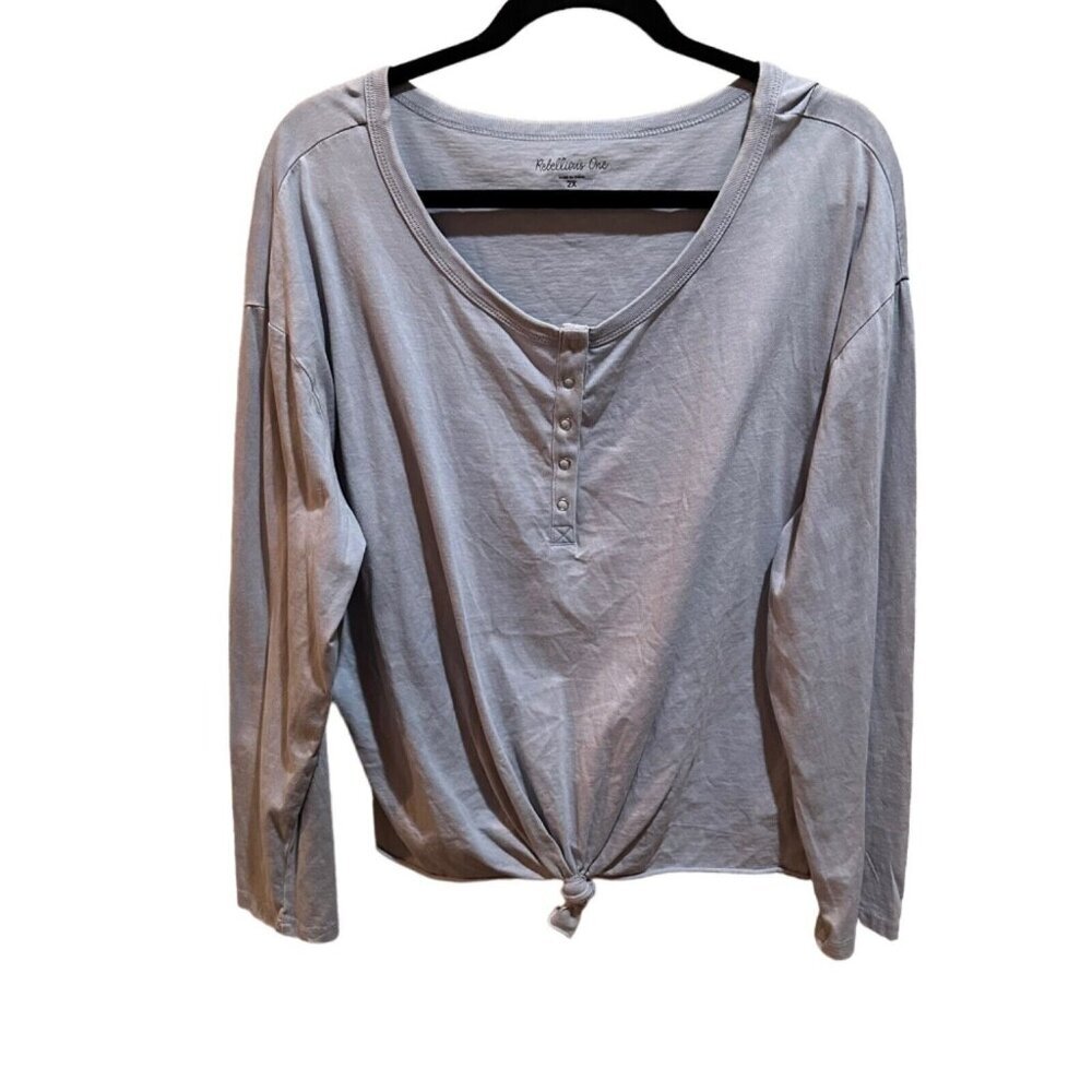 Rebellious One Womens Plus Size 2X Dusty Blue Tie-Hem Snap Henley Top‎ NWT - Picture 2 of 6